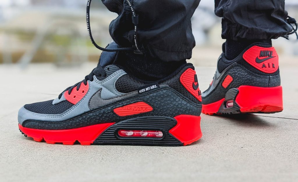 Dlaczego warto kupić sneakersy Nike Air Max 90?