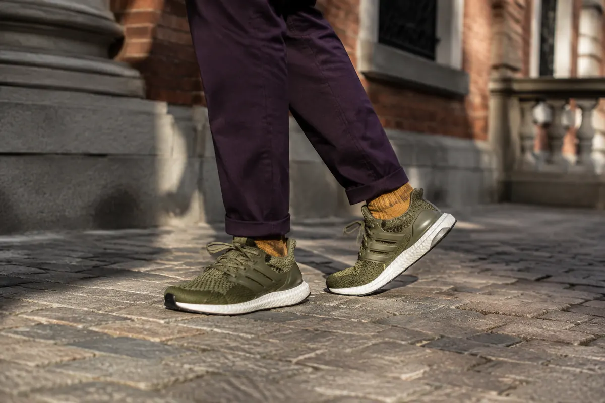 adidas Ultraboost 5 vs Pureboost 5 — modele noszone w codziennej miejskiej stylizacji